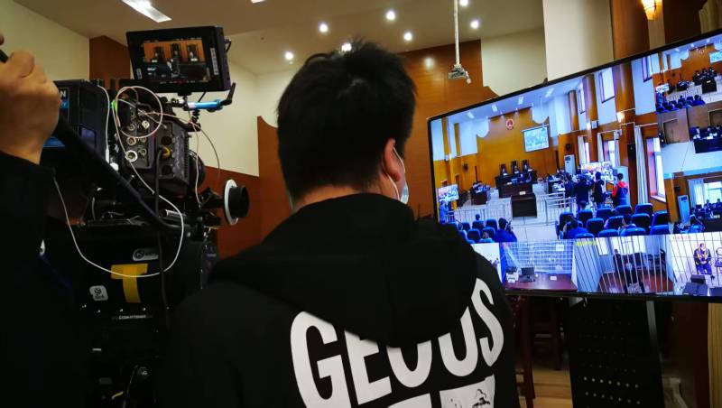 AI生成VS人工创意——广饶县广告片拍摄公司的技术浪漫主义实践